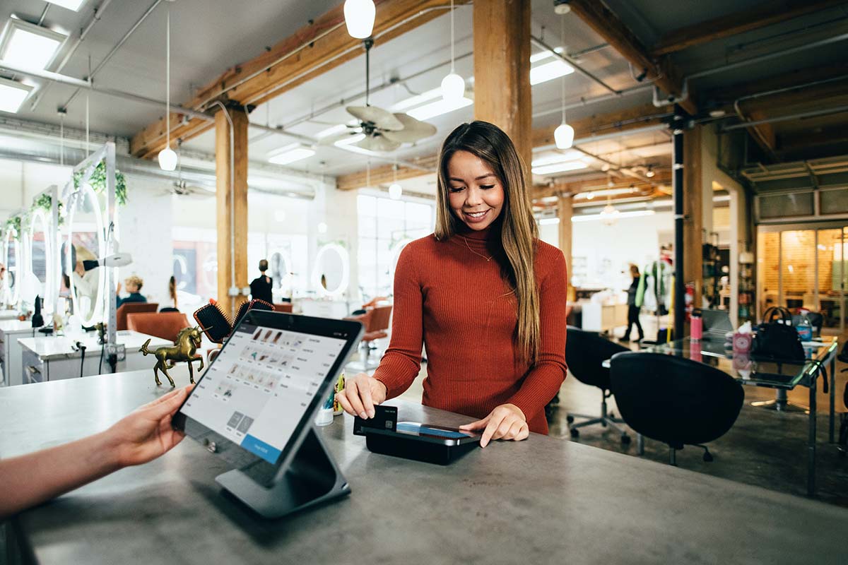 How Can a Standing Desk Be Used Commercially?