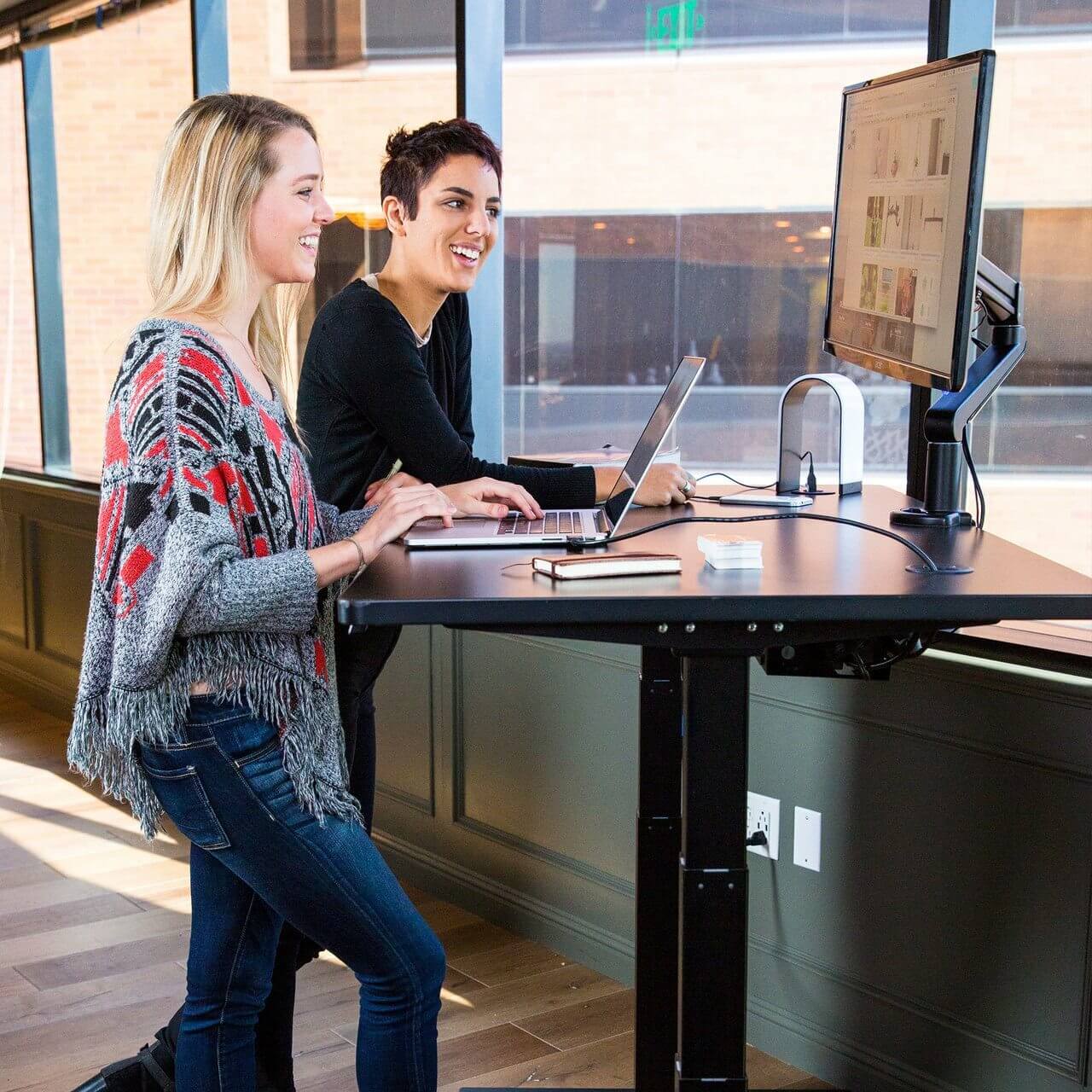 Autonomous sit store stand desk