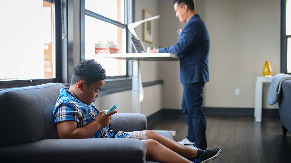 Posture 101: What it looks like - Xdesk Blog